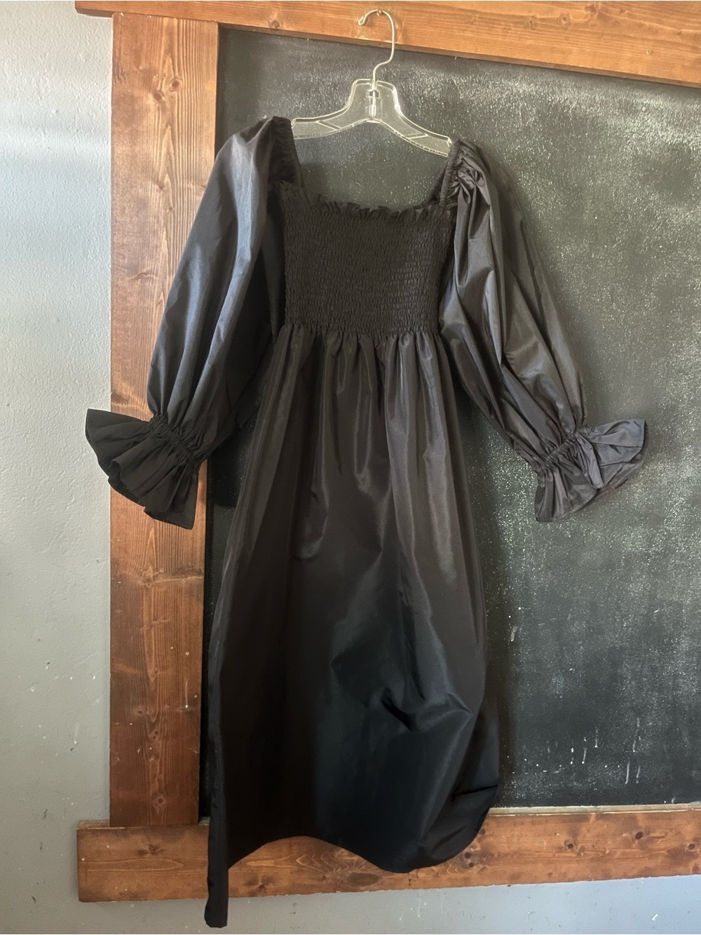Sleeper Atlanta Dress Black Puff-Sleeve Smocked Midi Dress size XS euc
